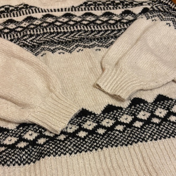 American Eagle Outfitters Black and Cream Patterned Sweater🩵 - Picture 2 of 5